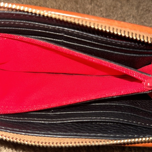 Dooney & Burke - Black Wallet - Picture 4 of 8